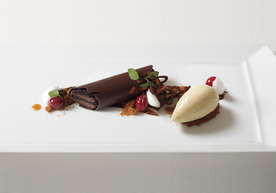 Chocolate tart with ice cream